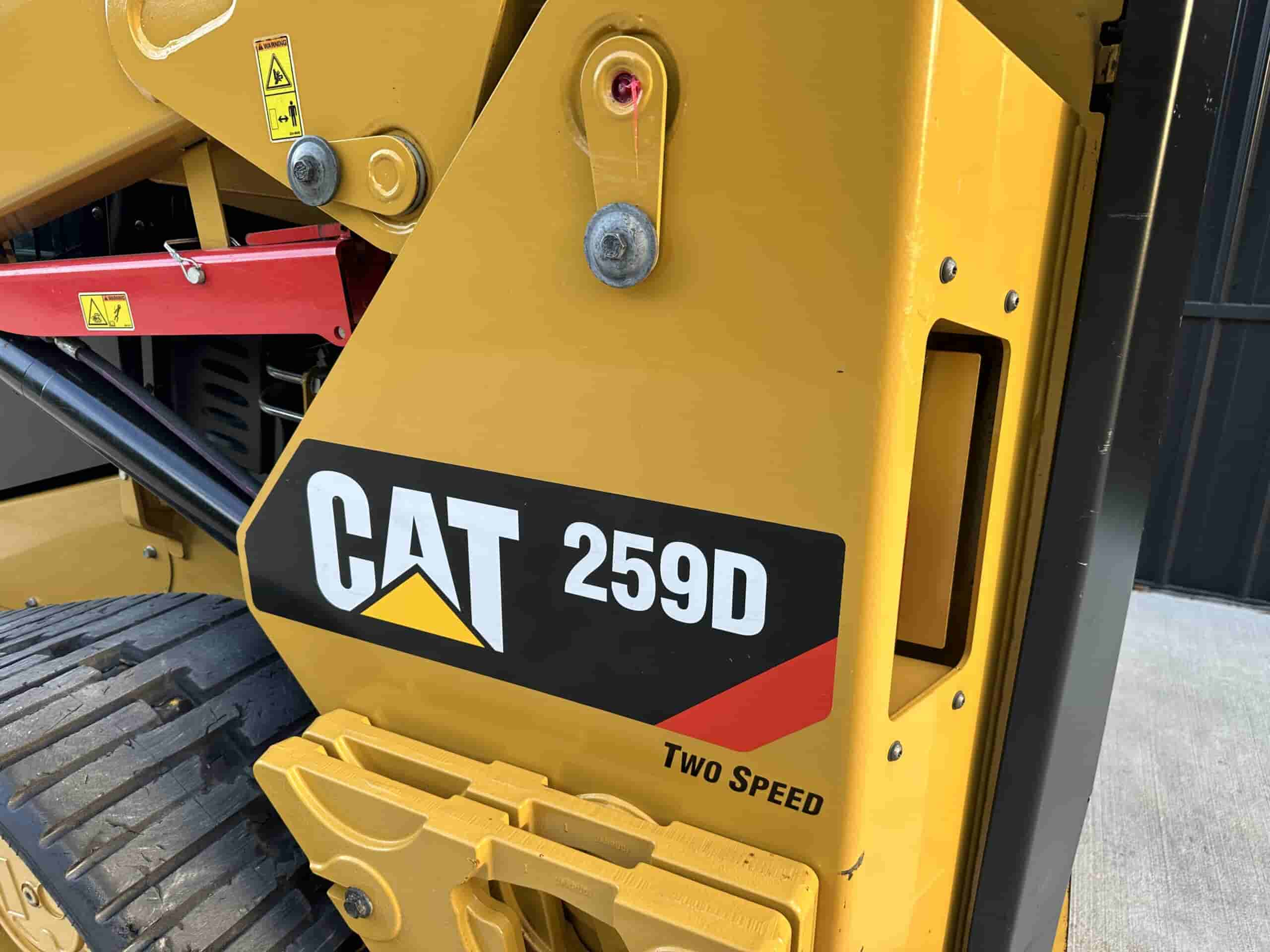 2019 CAT 259D 858 HOURS
